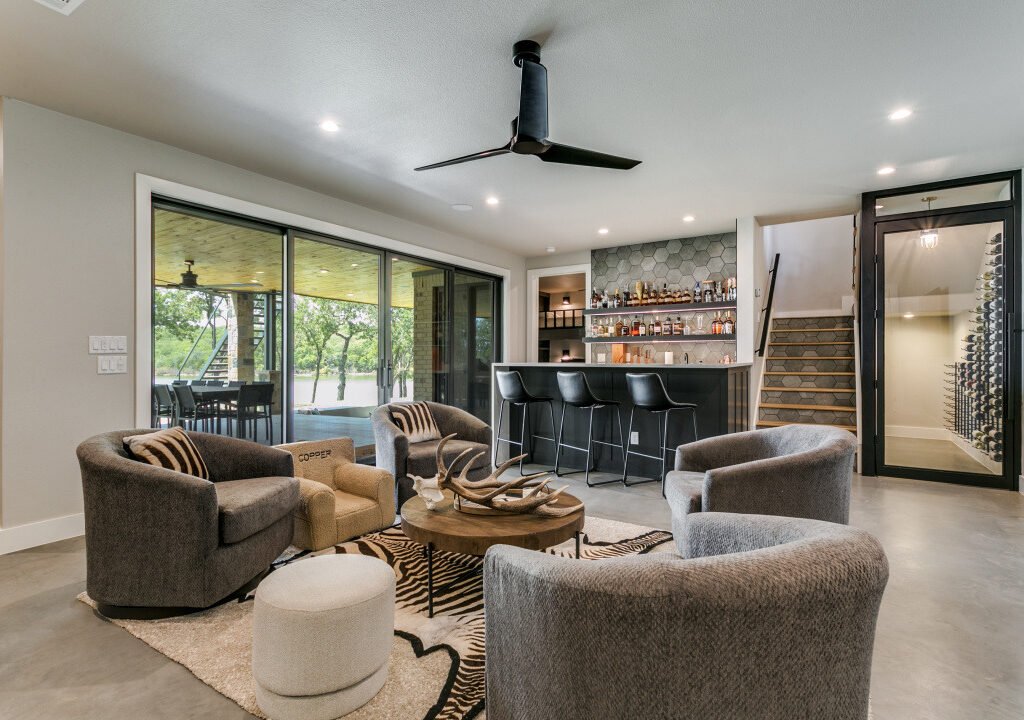 Home bar in an Edge Crew custom residence