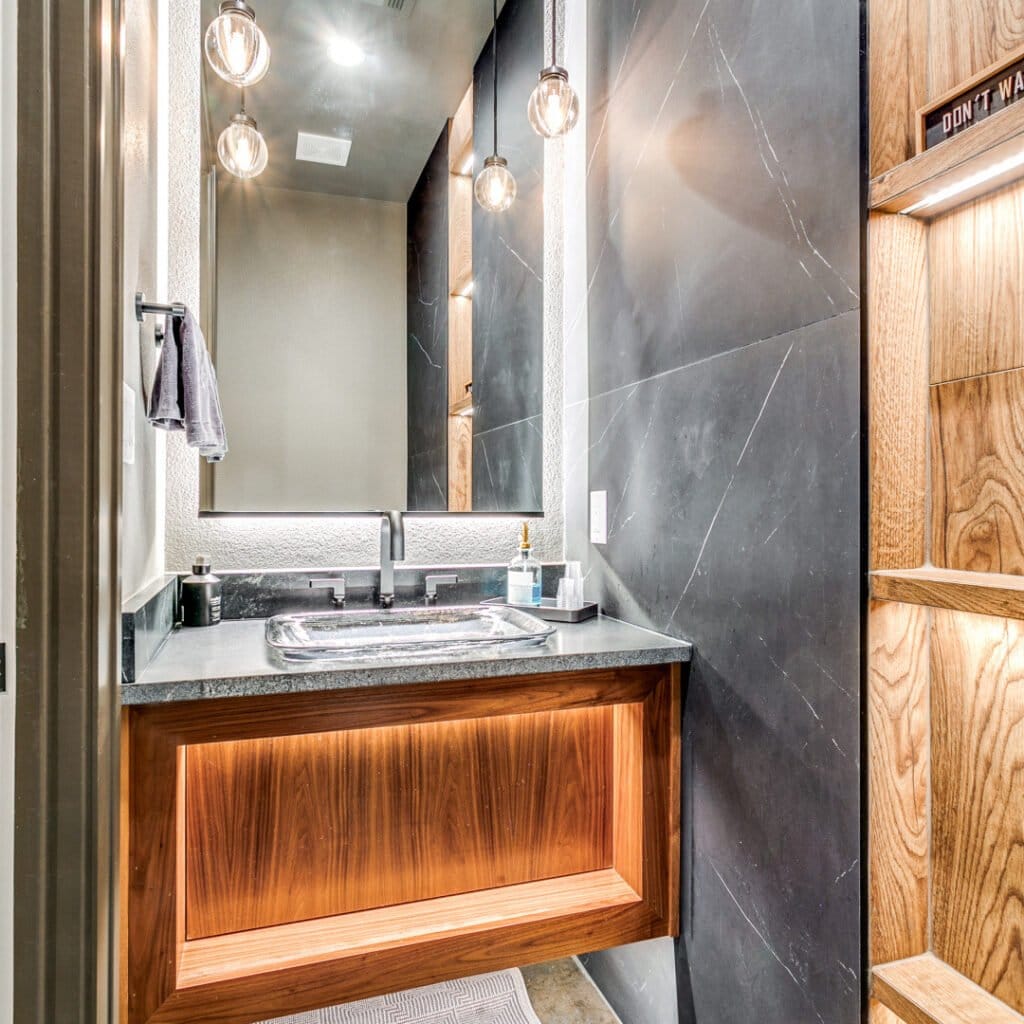 Guest bathroom at El Regalo