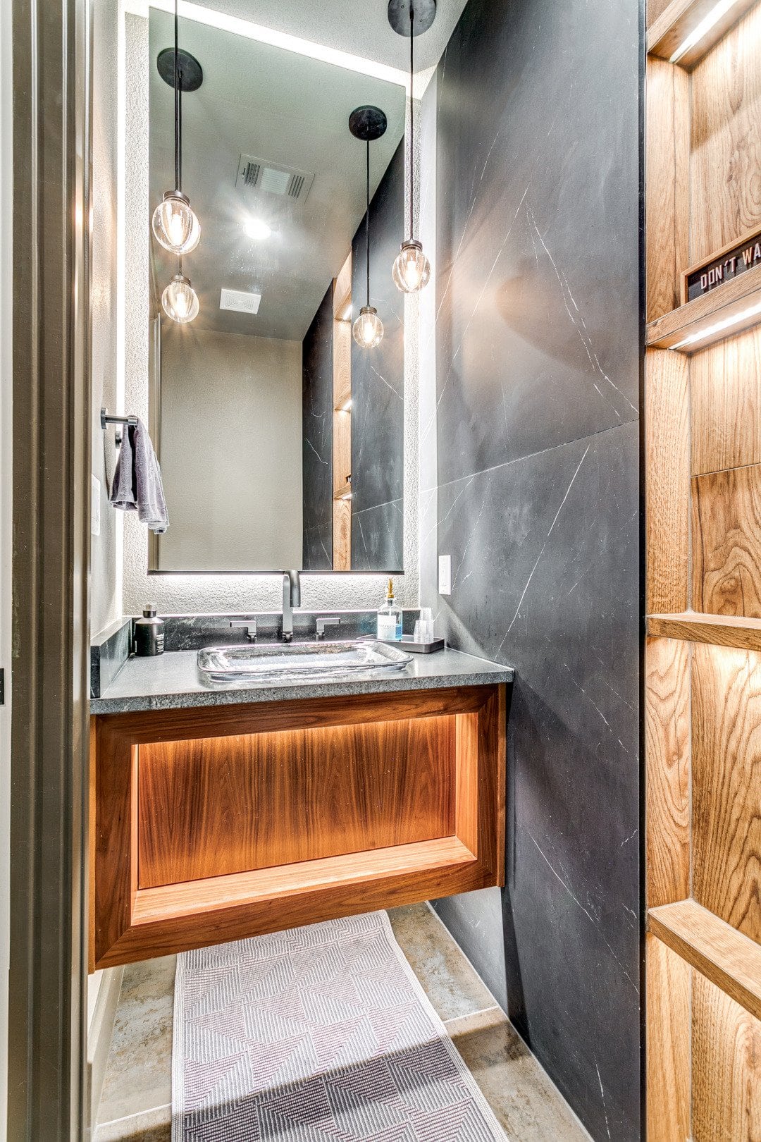 Guest bathroom at El Regalo