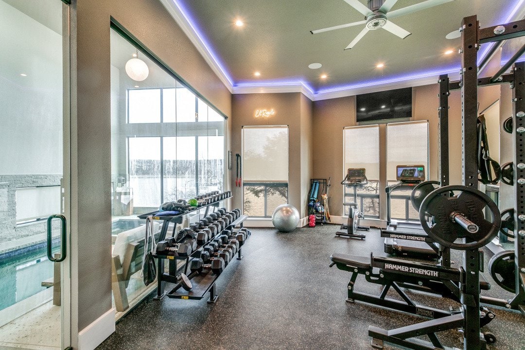Private gym at El Regalo custom lake home